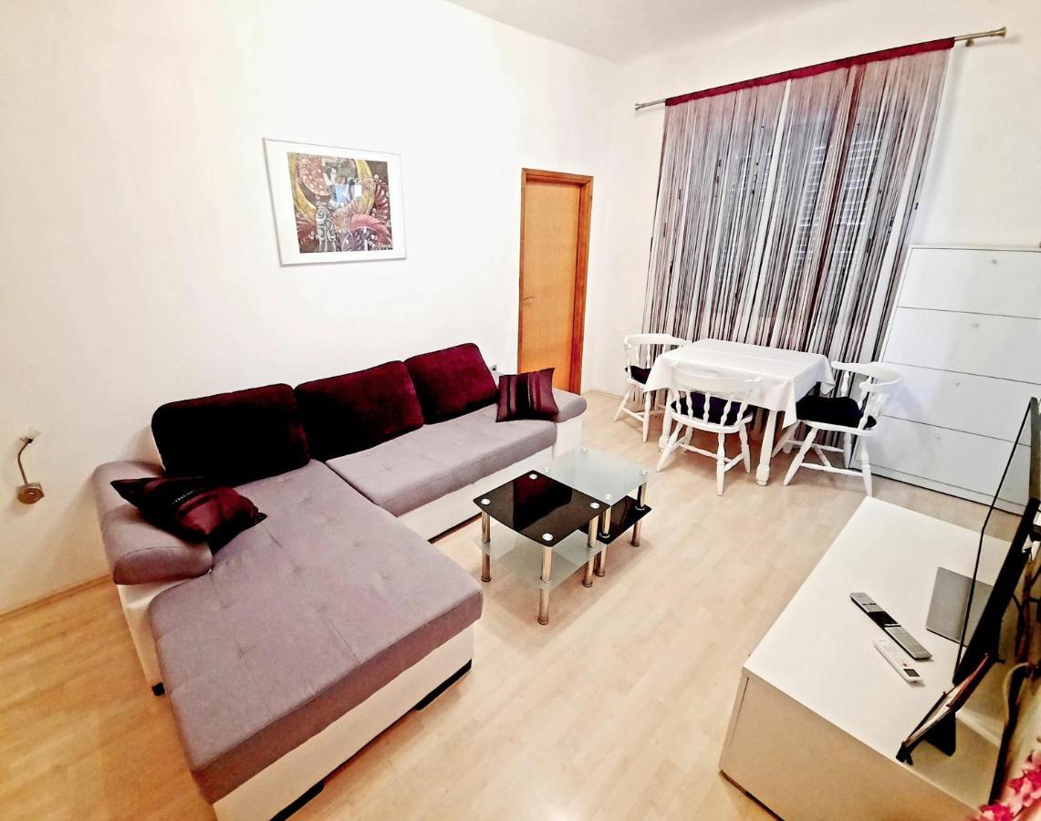 Apartment Ory Near The City Center With Free Parking Pula Exteriör bild
